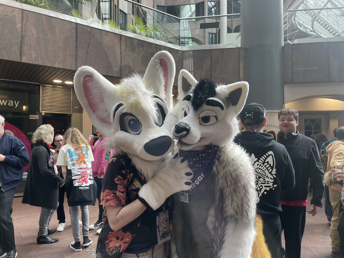 The @LondonFurs meet yesterday was great! And I got to see @hroarDog 2 in person :D