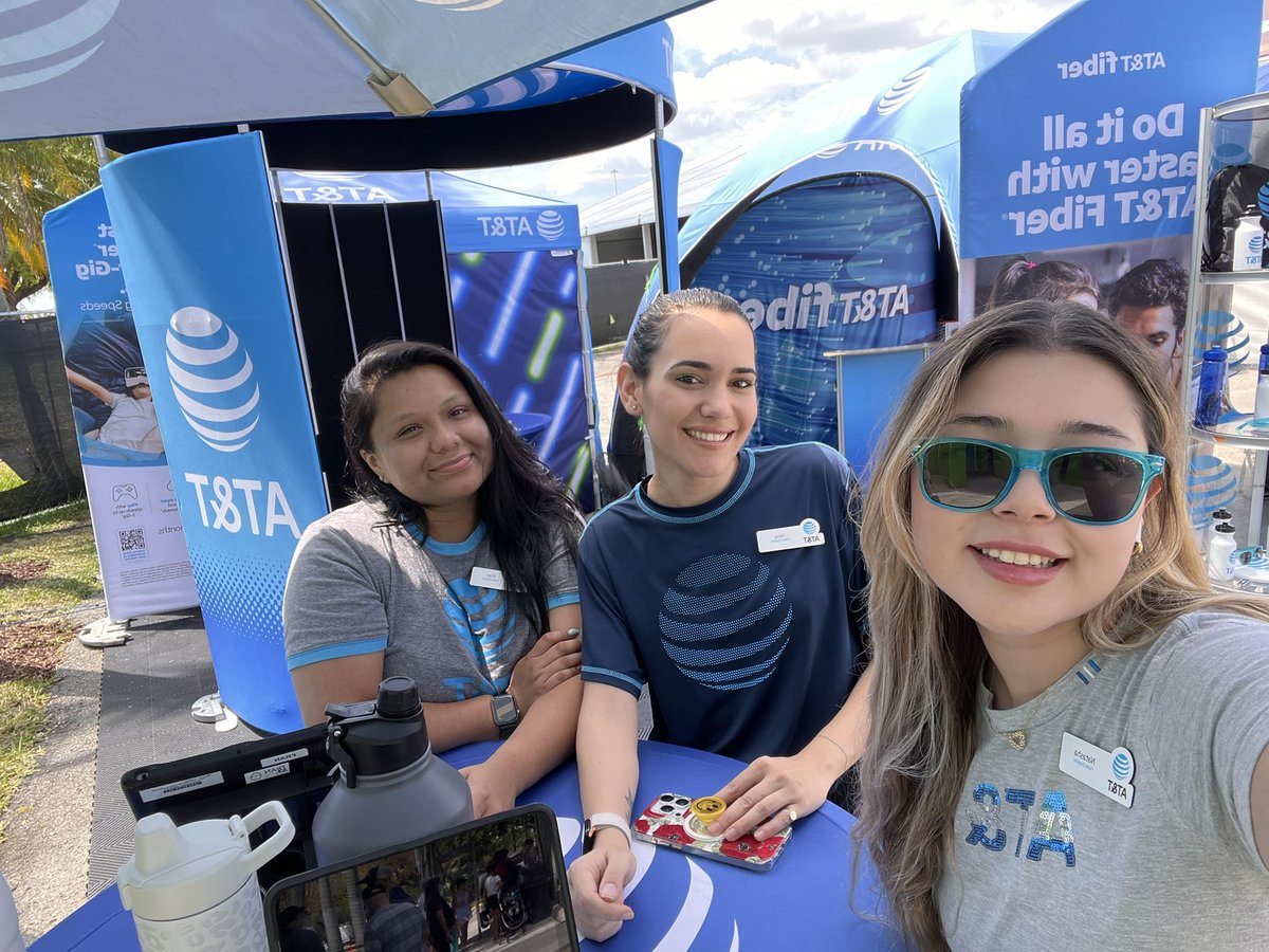 Having an amazing time at the Fair today with everyone. <a href="/One_FLA/">OneFLA</a> #ATT