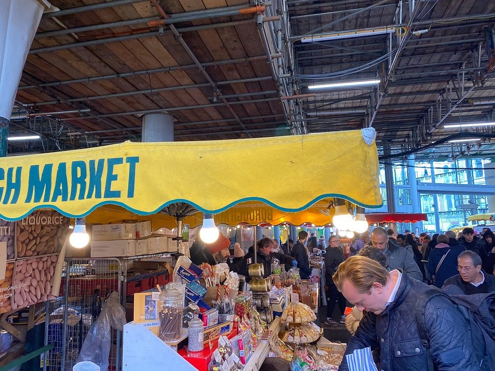 FunmiAdeji's tweet image. Exploring London&apos;s vibrant streets and bustling shops on this sunny afternoon. Let&apos;s see what treasures await! ☀️🛒 #AfternoonAdventure #CityShopping