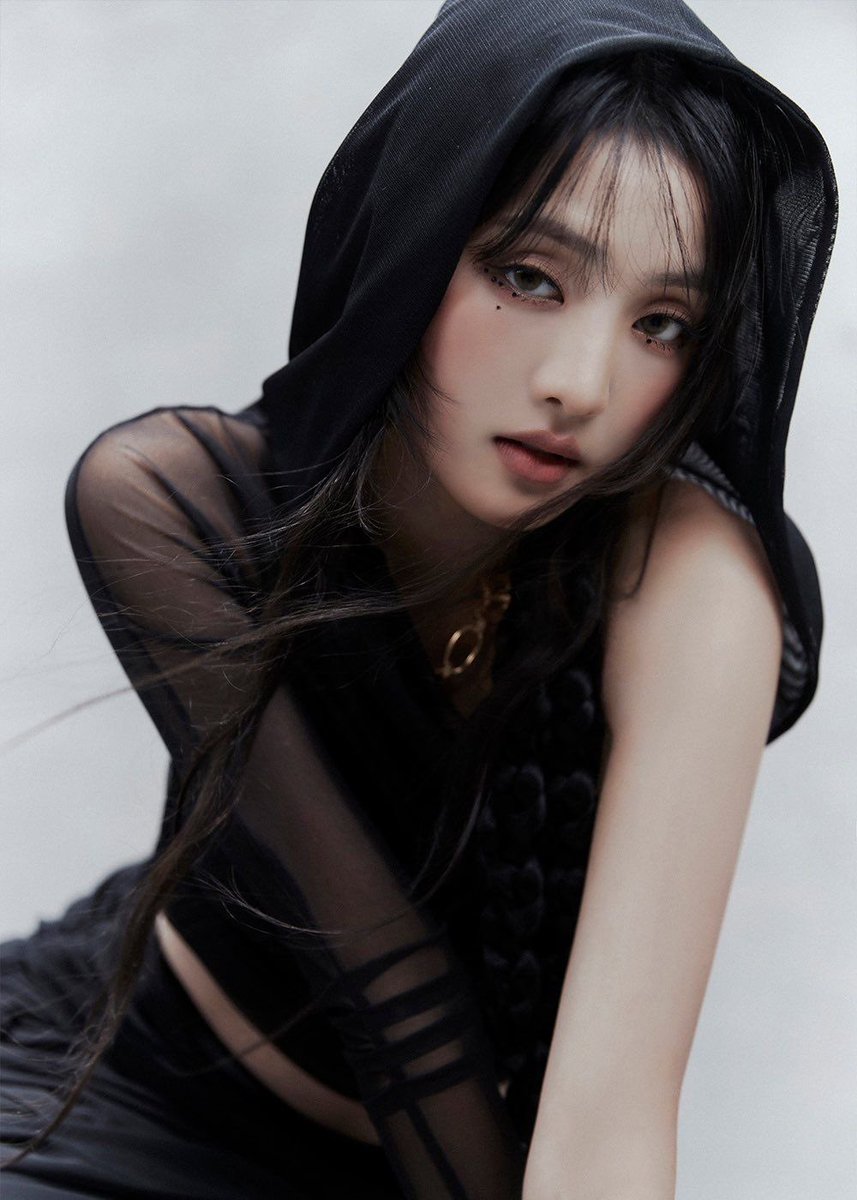 FLOP_OFFICIAL's tweet photo. ==member no. 02==
- - - - - - - - - - -
name: Lia
position: main rapper, sub vocals, maknae
zodiac sign: virgo
height: 5โ7 (173cm)
mbti: enfp
age: 14
nationality: asian
representative color: blue
representative animal: ๐
twitter: @minnies1fan
#LIA #LIAFLOP
#FLOPMEMBER #LIAOUTNOW https://t.co/5QouxiUhWd