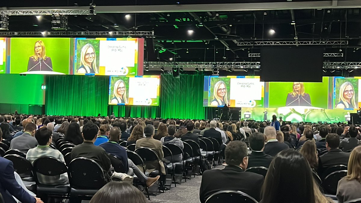 #AACR24 kicks off with the largest @AACR Annual Meeting with over 7,500 abstracts and 22,000 attendees 👏🏻 I appreciate catching up on sessions virtually, but I LOVE seeing a packed plenary hall