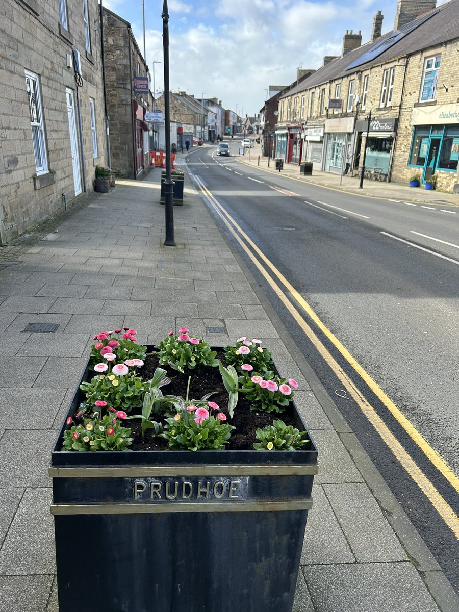 Footpath on Front St #Prudhoe is closed.
But plse continue to #VisitPrudhoe as there is still loads to do & see !
Free parking / bus route 
facebook.com/share/p/B78MH8…