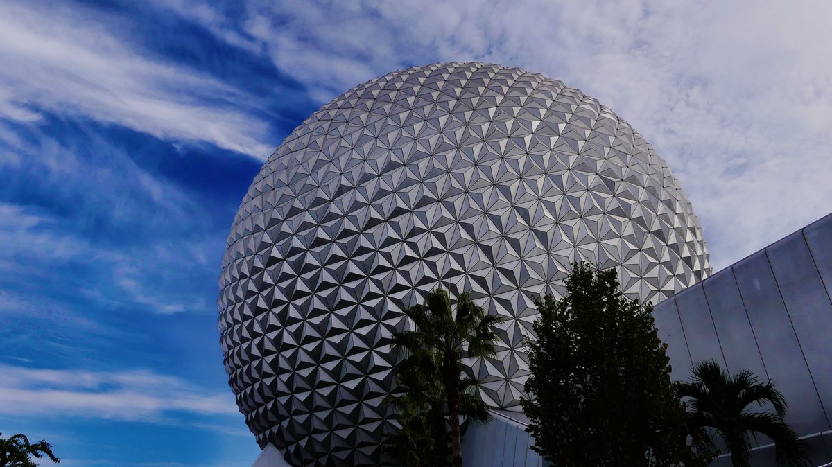 Have a great #SpaceshipEarthSunday. May your skies be so blue and your clouds be so friendly!