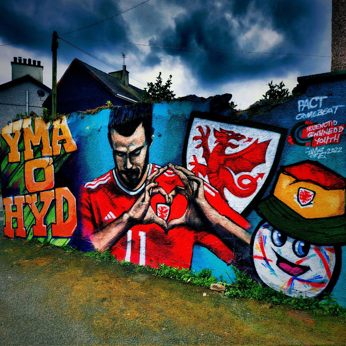 A Stunning Mural in Caernarfon, Featuring famous footballer Gareth Bale.

#GarethBale #Southampton #Tottenham #RealMadrid #LAFC #losangelesfc #wales #golf #football #soccer #laliga #premierleague #MLS #worldcup #euros #Caernarfon #visitwales #visitcaernarfon #Mural #bale #goat