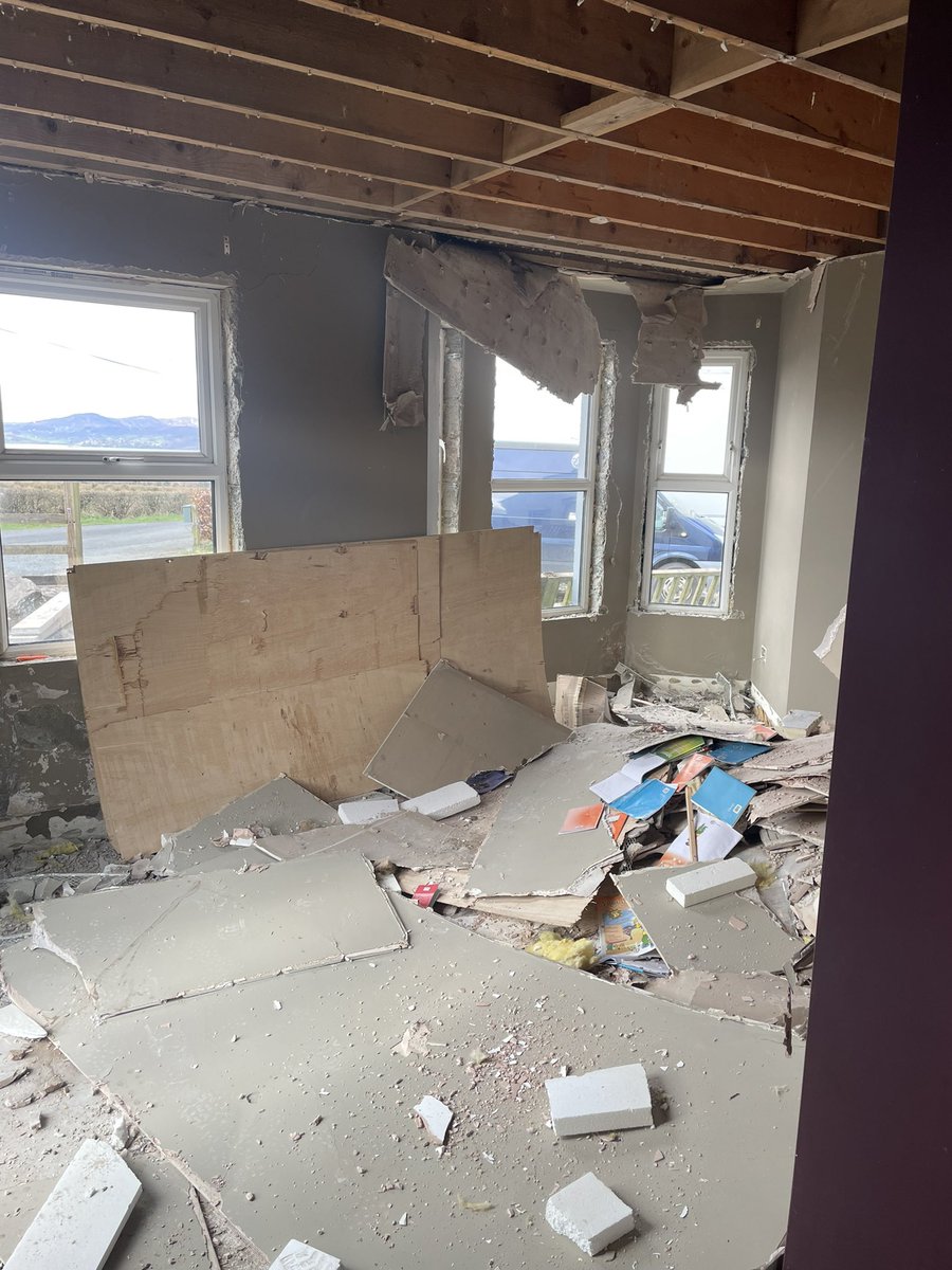 MarkCar73983810's tweet photo. @niall_blaney replies not on! How can you state that youโll ensure that areas like this arenโt forgotten. Youโve turned you back on me and my family, and 1000โs of affected property owners. Maybe just jump into one of those potholes #100percentredressnoless #ThePeoplesDocument https://t.co/9C92Nwv5YB