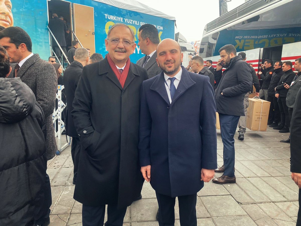 Tayyarsahin's tweet photo. Gerek Belediye Başkanlığınızda Gerek Bakanlığınızda gecenizi gündüzünüze katıp yapmış olduğunuz hizmetlere şahidiz ve teşekkür ediyoruz Sayın Bakanım. @mehmetozhaseki 

Algı operasyoncularına da diyorum ki; iftira edileni değil edeni kirletir. https://t.co/3LjlHnXP9p