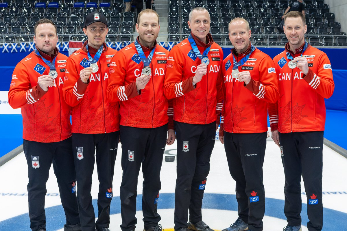 Canada's @TeamGushue pushed Sweden to the limit during the gold-medal game and this is a silver medal to be proud of. #WMCC Read the gold-medal game recap ➡️ curling.ca/blog/2024/04/0… 📸: Curling Canada/Steve Seixeiro