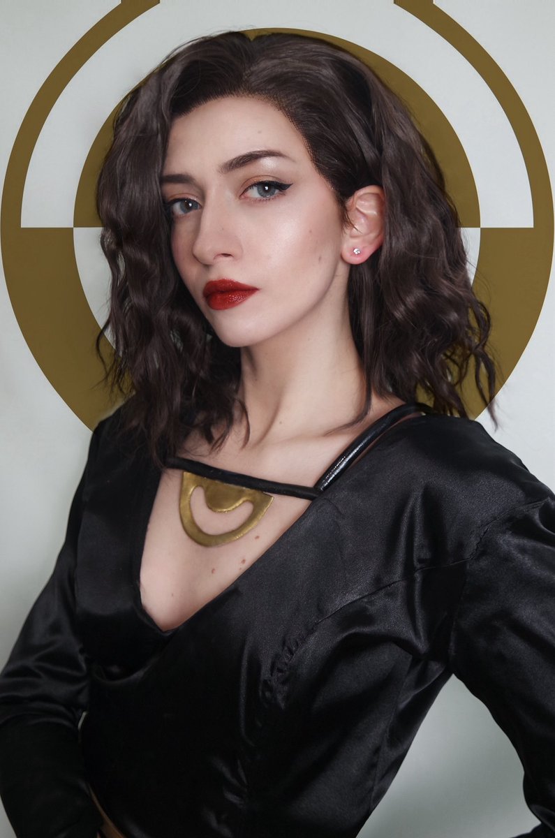 1 year since SWCE? Man, time flies 😭 I spontaneously made Qi’ra to bring as my 2nd cosplay (next to Anakin) then. Qi’ra was banned into a box afterwards because I didn’t like the wig/make up at all back then - but I got her out again in February and honestly? No regrets at all🌚