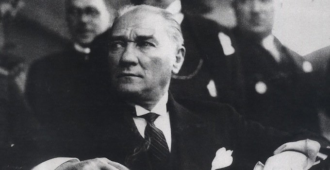 🇹🇷📜 | « lorsque j'eus atteint l'âge d'homme, le personnage de Mustafa Kemal s'imposa à mes yeux comme le modèle du héros »

- Habib Bourguiba, Président de la #Tunisie de 1957 à 1987.