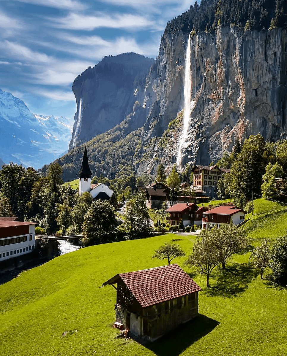 This is what a gorgeous day looks like in Lauterbrunnen Valley, Switzerland.  Out of this world.🌸