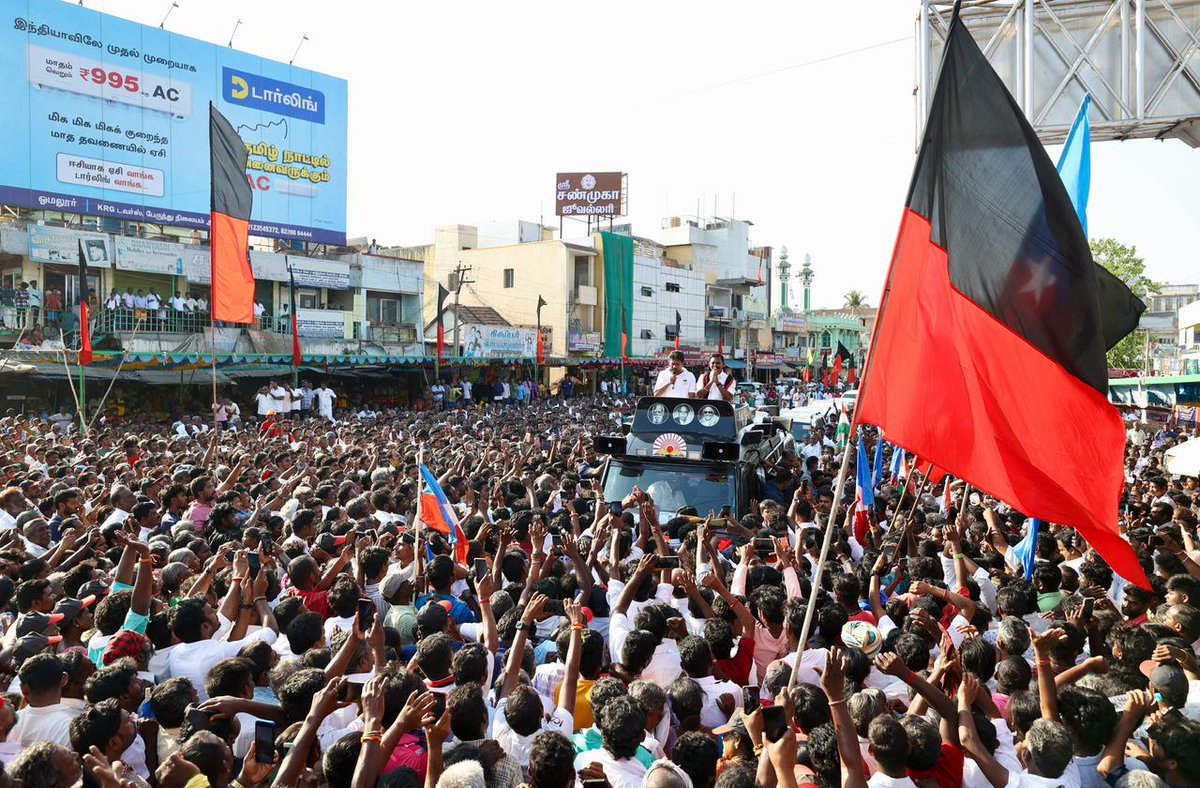 Udhaystalin's tweet photo. மாநில உரிமைகள் மீட்பை வலியுறுத்தி, நம் இளைஞரணி மாநில மாநாடு நடைபெற்ற சேலம் மாவட்டத்தில் இன்றைய பிரச்சாரத்தை தொடங்கினோம்.

சேலம் மக்களவைத் தொகுதியில் போட்டியிடும் கழக வேட்பாளர் அண்ணன் TM செல்வகணபதி அவர்களை ஆதரித்து, ஓமலூர் பகுதியில் உதயசூரியன் சின்னத்திற்கு வாக்கு கேட்டோம்.

ஏலத்துக்கு விடாத குறையாக அனைத்தையும் விற்றுத்தள்ளும், ஒன்றிய பாசிச பாஜக அரசை, சேலத்து மக்கள் வீழ்த்த வேண்டும்.

பாசிசம் வீழட்டும்!

@SalemRRajendran #TMSelvaganapathy