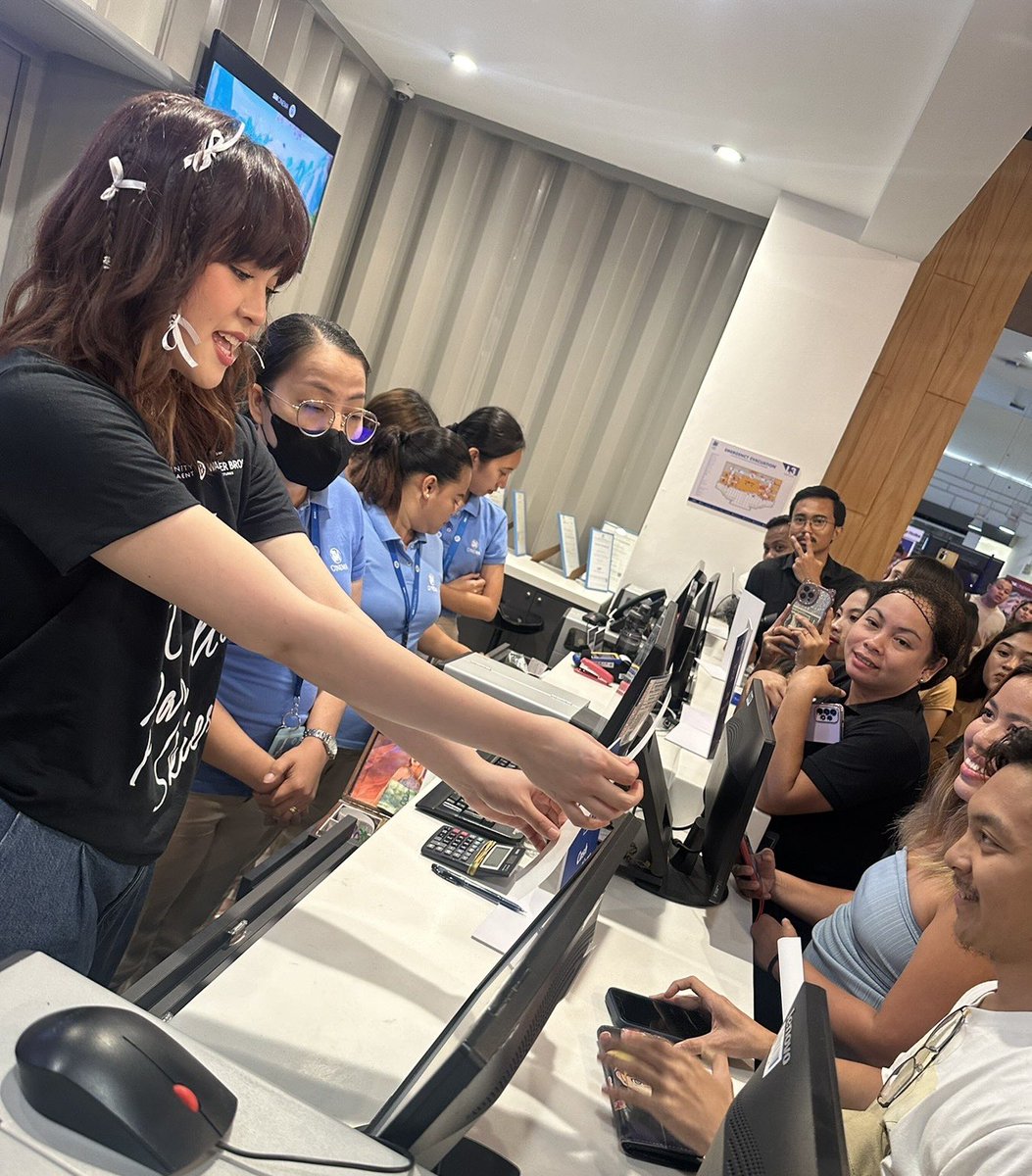 28squaredstudio's tweet photo. Janella Salvador meets her Cebuano fans on Sunday at the SM City Cebu Cinema as part of the "Under Parallel Skies" mall tour. 

Tickets for the movie can now be purchased in advance at SM cinemas nationwide! See you on April 17! 🎬🍿#UnderParallelSkies #JanellaSalvador #UPS2024 https://t.co/MIFl2R8NDU