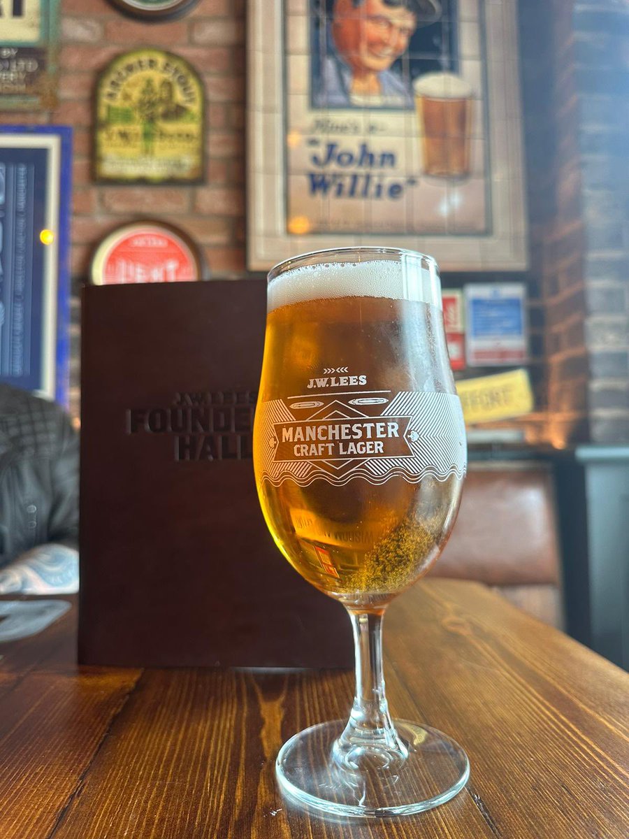 Fueling up before the big Manchester United v Liverpool FC match? ⚽️ Or just out for a Sunday stroll in the city? 🚶 Enjoy a Sunday roast fit for champions at @FoundersHallMCR 🏆 🍽️ ❤️