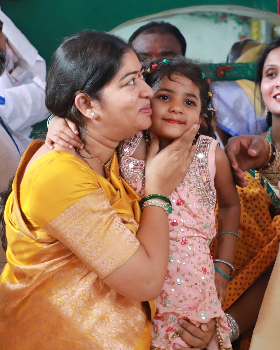 patnamsuneetha's tweet image. Met this two little bundles of joy during a hectic day – a delightful moment that brought a smile to my Sunday.

#JoyfulEncounters #LittleOnes #sundayvibes #Sundaysmiles