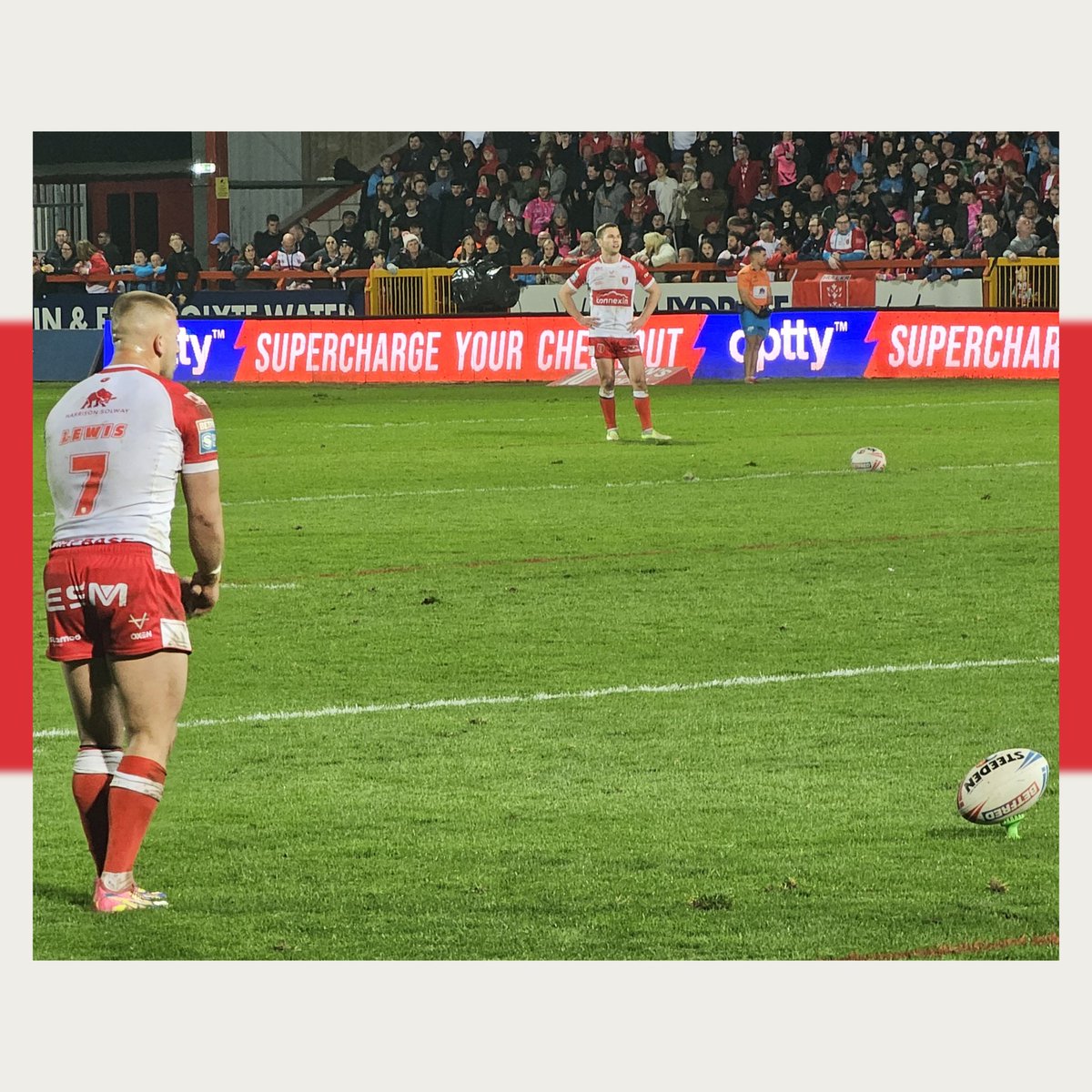 7 from 9 by @mikeylewis32 on Friday evening! 🏉 #HullKR | #HullKRShirts | 🔴⚪️