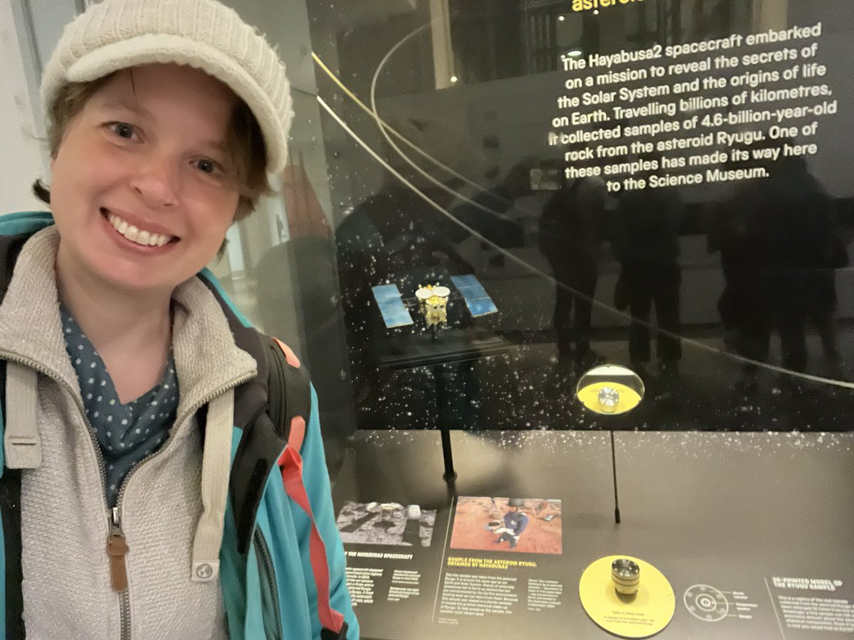 Hello lil asteroid bit! Did you miss me? This is my first time seeing the exhibit of the asteroid Ryugu grain returned by the #Hayabusa2 mission on display at the @sciencemuseum! I couriered the grain from JAXA to London last summer.