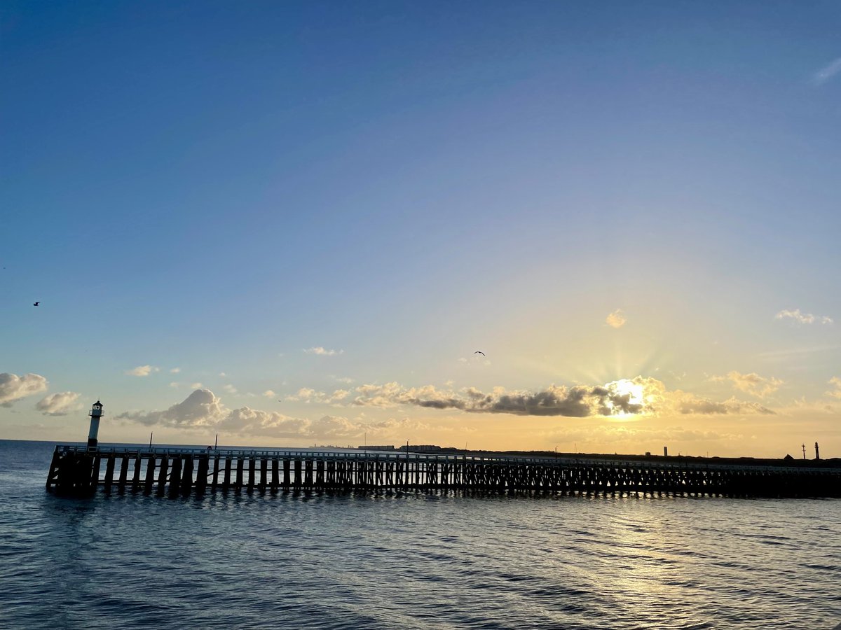 #vrtweer ⁦@BuienradarBE⁩ ⁦@HetweerinBelgie⁩ Nieuwpoort 7u45 #sunriserun🏃‍♂️