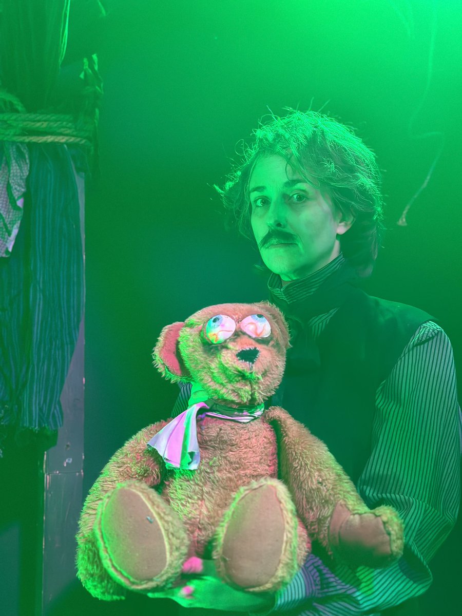 Meet Edgar and Allan, narrators of THE HOUSE AT POE CORNER 🐻🔪🐷 onstage at Red Sandcastle April 11-21 Eldritchtheatre.ca/poecorner Puppets. Murder. Magic. And Poe Bear and Cutlet. Sing a warble, don’t get caught by the Blunder-beast, and eat some Bumblegoo. The perfect nightmare.