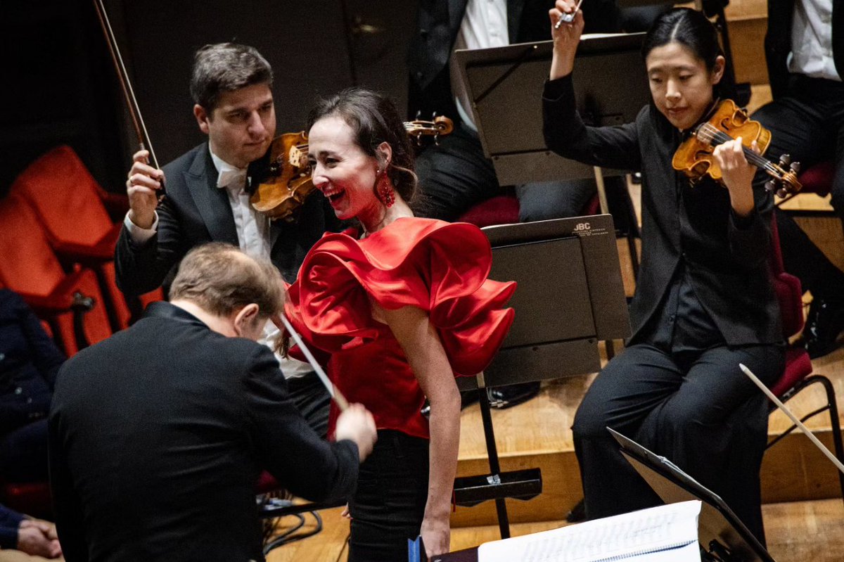 L'@OrquestraOBC, dirigida pel mestre @LudovicMorlot, va cloure ahir la seva gira europea al Konserthuset d’Estocolm amb un èxit rotund! ✨ Als faristols, el mateix repertori que a Hamburg: Ravel, Montsalvatge i l'estrena mundial de @RaquelGTomas #GiraOBC 📷 Yanan Li