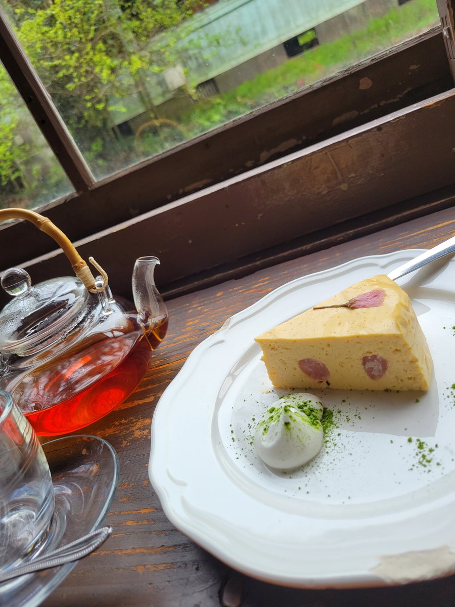 masa_kagi_0's tweet photo. 朝起きたら天気よかったらから阿蘇に行ったらまさかの雨…
でもめちゃくちゃゆっくりできたしいいカフェも見つかって大満足！！！ https://t.co/sR5PlAJUE0