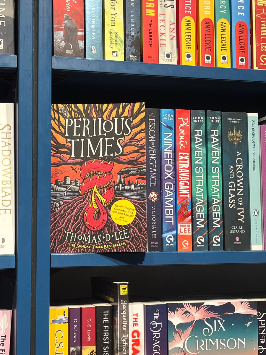 Just stealthily signed a few paperback copies of PERILOUS TIMES at the wonderful @gowerst_books on my way to Euston - first come first serve!