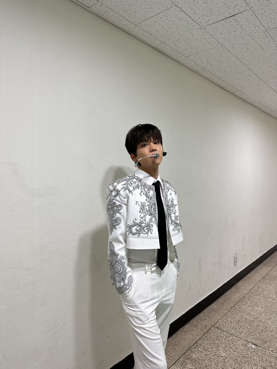 ONF_members's tweet photo. [#유 #U] ONF SPOTLIGHT 서울공연 이틀동안 넘넘 행복했고 오늘은 못참아서 울어버렸지만!!🤫 행복해서 운거니까 넘 좋았답니다💙 사랑해 퓨즈! 바마몬 활동때 보자😈
次は日本のツアーで会いましょう💡 https://t.co/UADIei7Swc