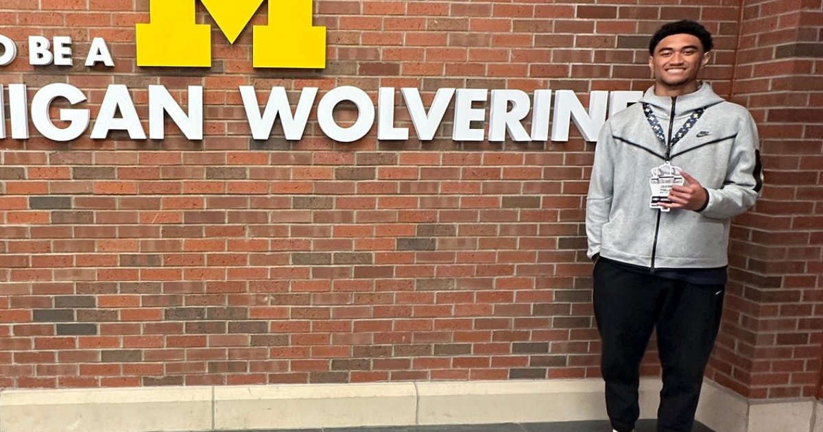 'Nobody’s walking, everybody’s jogging to where they’re supposed to be, asking questions to work on their craft' Rising 2026 ATH Jaxon Toala, who holds seven P4 offers, talks first visit to #Michigan, meeting defensive staff. #GoBlue (On3+) on3.com/teams/michigan…