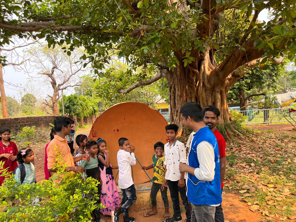 FunScienceDkl's tweet image. @FunScienceDkl , a unit of @ncsmgoi organised a Special exposure visit for the underprivileged children of Indira Social Welfare Organisation, Dhenkanal at Kapilas Science Park today. #sciencepark #dinosaur #kapilas #underprivilegedchildren #dhenkanal #BetiBachaoBetiPadhao