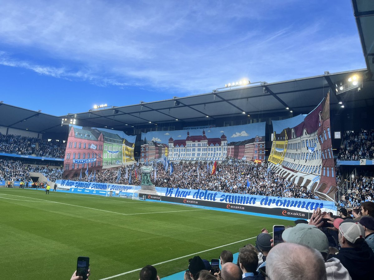 Tårögd över att se fönstret till mitt gamla pojkrum och torget där jag växte upp avbildas i ett tifo. 

Så jävla vackert och väl utfört. Tack alla inblandade.