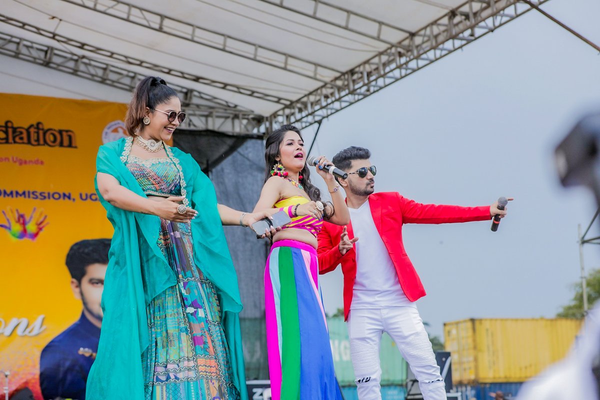 Siresha Rakshit and Vineet Singh, Indian music sensations who rose to fame on Indian Idol 13, are thrilling the crowd with their electrifying performance of the latest Indian tunes at #holifestival2024!