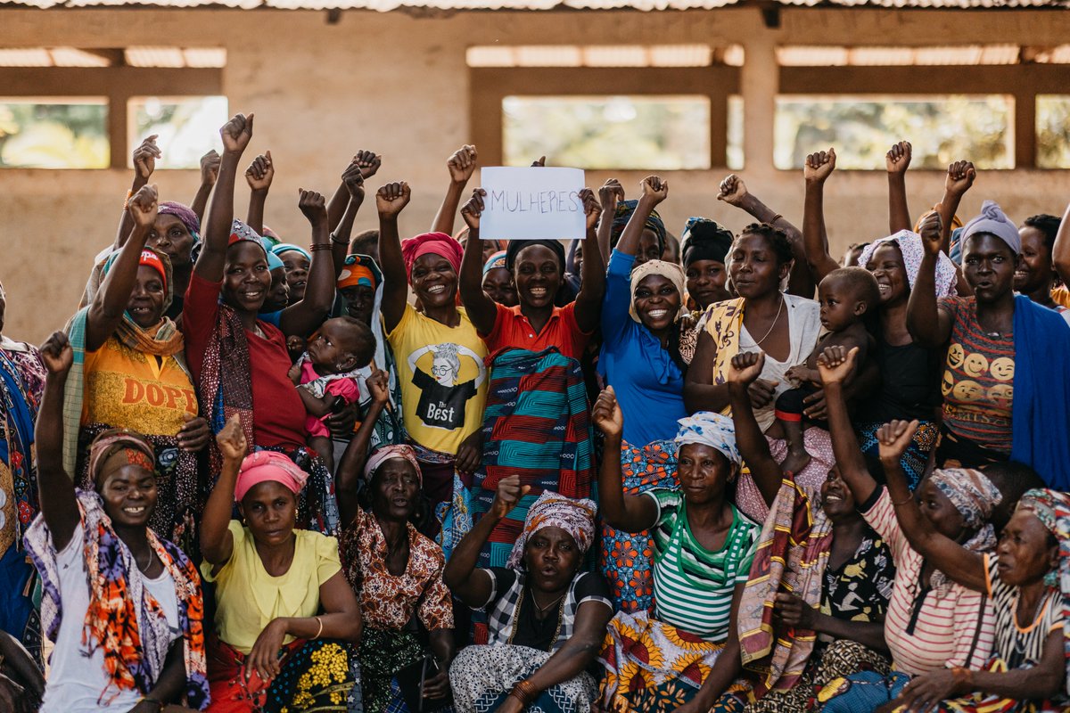 Happy #MozambicanWomen's Day! #UNFPA celebrates #Moz women and girls and applauds their fight for equality. For all 🇲🇿 women and girls: ➡️ a life free from GBV ➡️ universal access to sexual and reproductive health ➡️ the realisation of all their rights and opportunities!