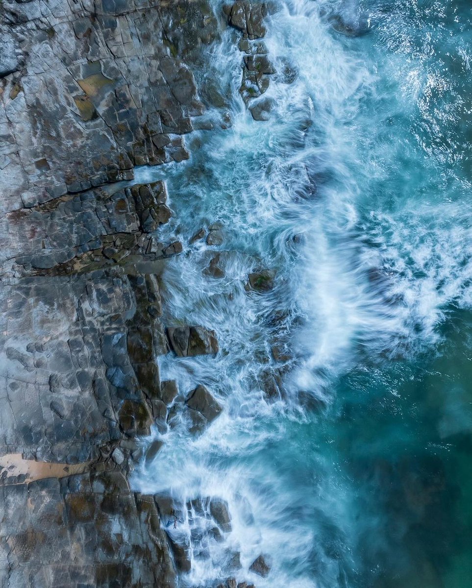 The Sunshine Coast Point Cartwright, Queensland. Witnessing nature's masterpiece from above 📷 @liliroesselphotography ND Filters: Mavic 3 Pro #dji #mavic3pro #freewellfilterpro