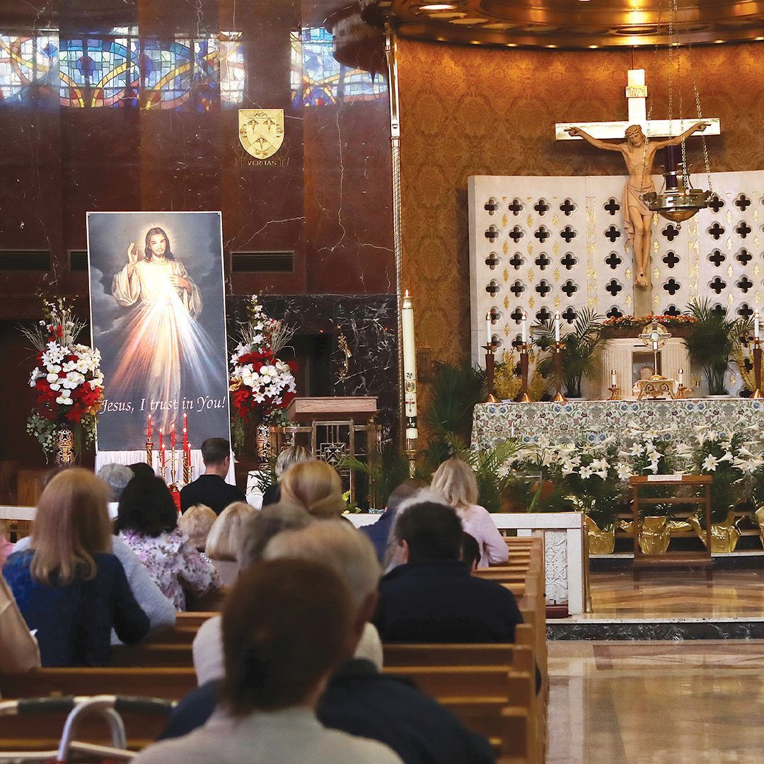 Embrace the boundless love and mercy of the Divine on this blessed Divine Mercy Sunday. May His forgiveness and compassion illuminate our hearts and souls, guiding us towards peace and redemption. 📸 : Laura Kilgus