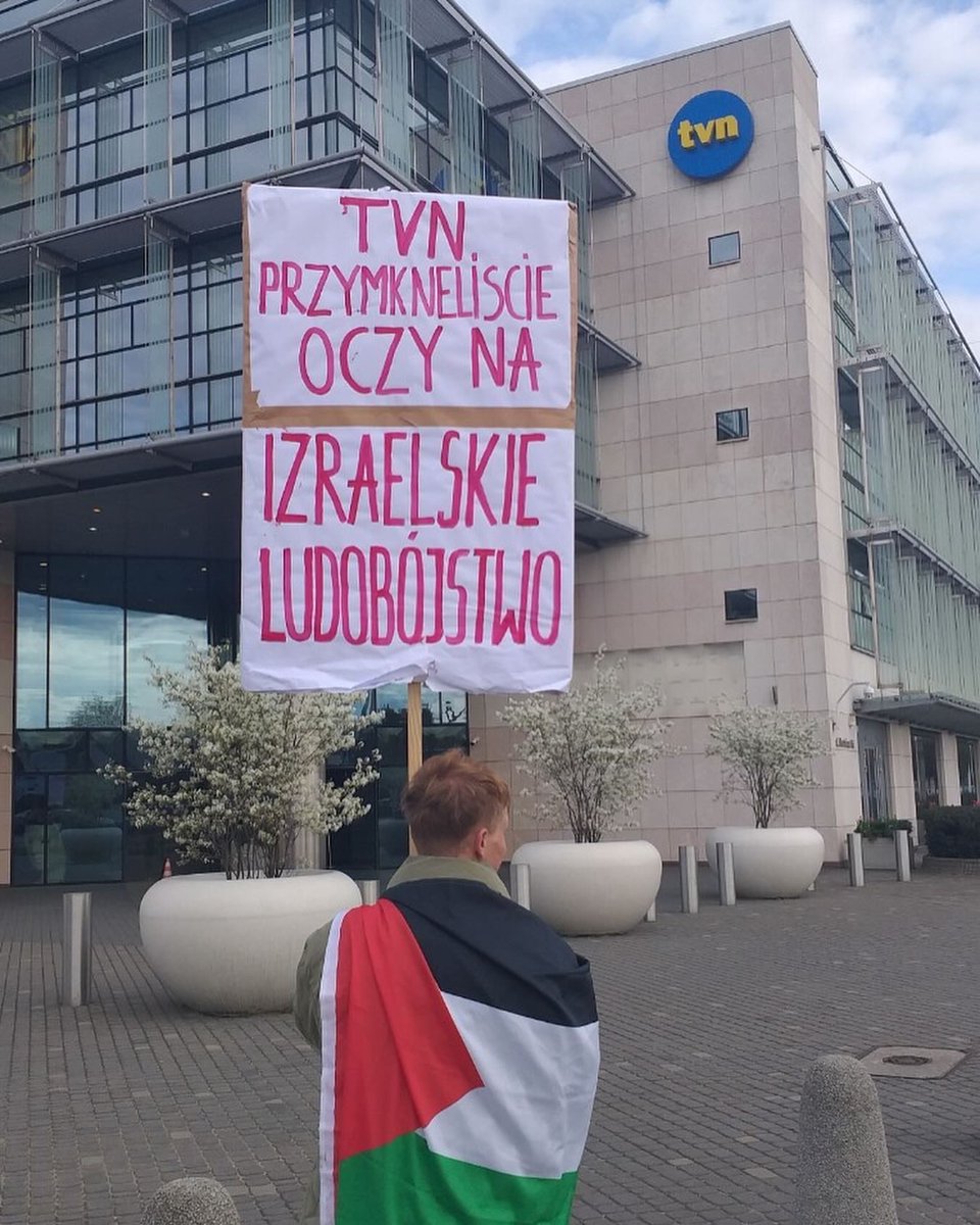 Baner: 'TVN you closed your eyes to the Israeli genocide' TVN is the largest Polish television station. It's under Warner Bros media corporation. PL. Baner: TVN przymkneliscie oczy na izraelski ludobójstwo. instagram.com/p/C5dguCRMQYP/… #free🍉 #free🍉✊🕊️ #ceasefirenow🇵🇸