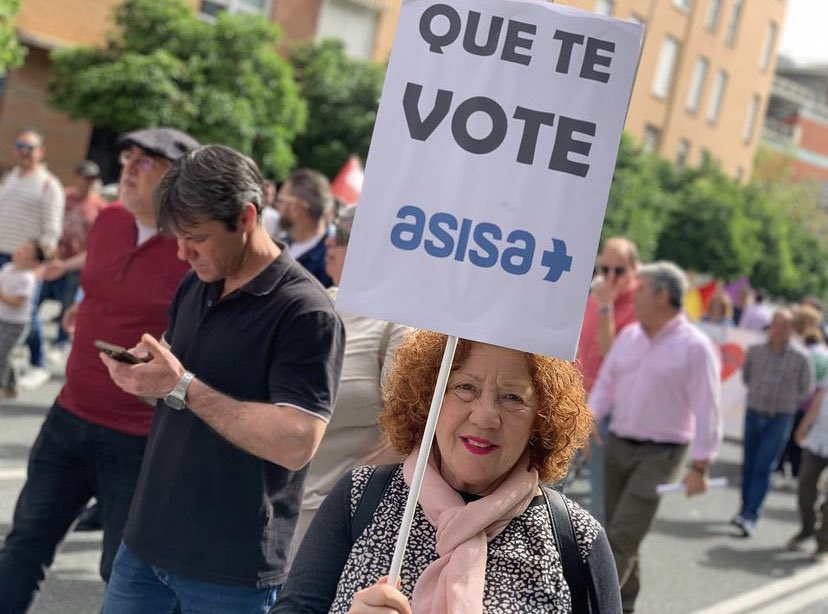 En #Andalucía, la gente está mu harta y la sanidad privada muy contenta. Mensajito claro para <a href="/JuanMa_Moreno/">Juanma Moreno</a> hoy en Sevilla.