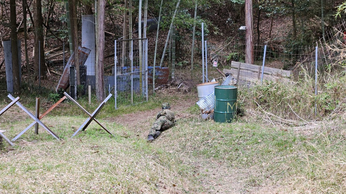 index311525's tweet photo. 本日の定例会参戦者
27名の皆様
ありがとうございました✨

ガスガンの使用禁止ラッシュに始まり
山林を駆け回る熱きお兄さん方
全ゲーム終了後も体力溢れる少年達
ギリーの本領を大いに発揮したお兄さん
皆さん良い汗かかれてましたね🙌
(今日は夏日でした🥵)

#隠れ家フィールド
#シュバルツバルト https://t.co/HoajpqBDZB