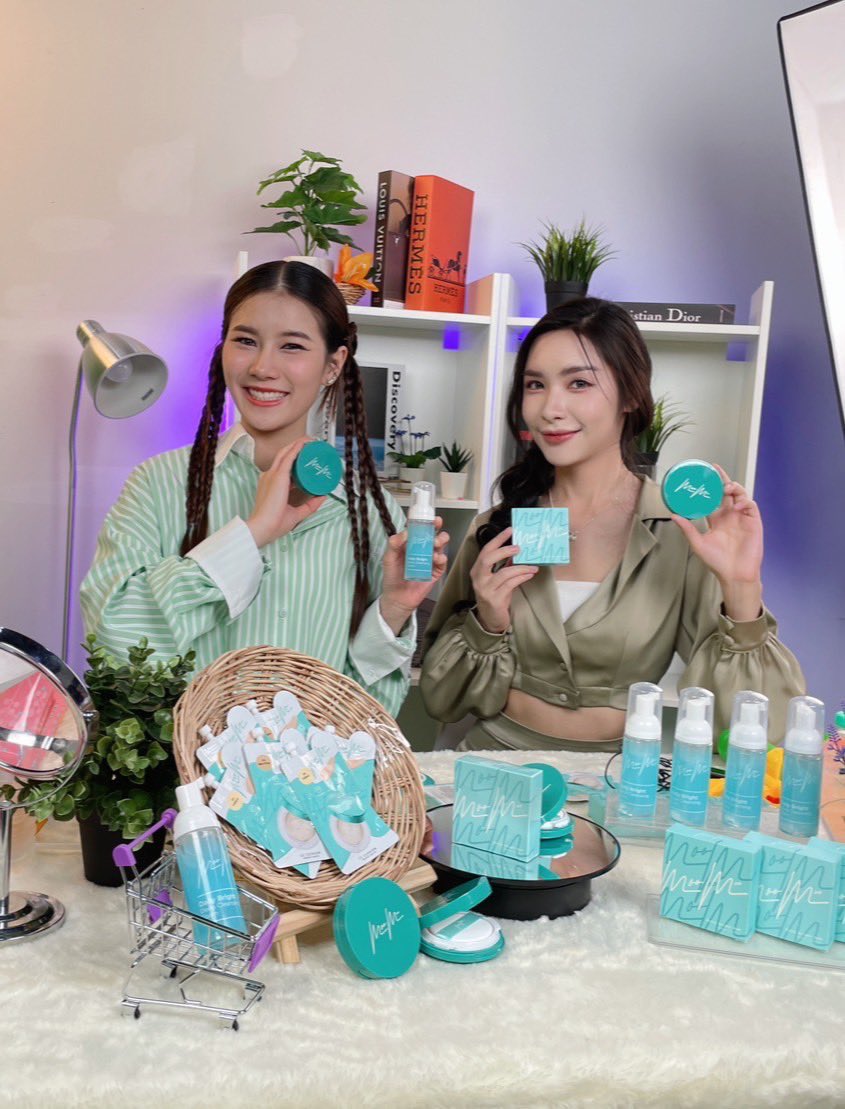 PamaneeP's tweet photo. ลูกสาวลูกชายสวยเพราะ คูชั่นตลับเขียว
#MooMeeCushionXAndaLookkaew
#คุชชั่นตลับเขียว #MooMee #อันดาลูกแก้ว #lookkeawkamollak #อนันกมล #andaanunta https://t.co/5pmaFgR8SM