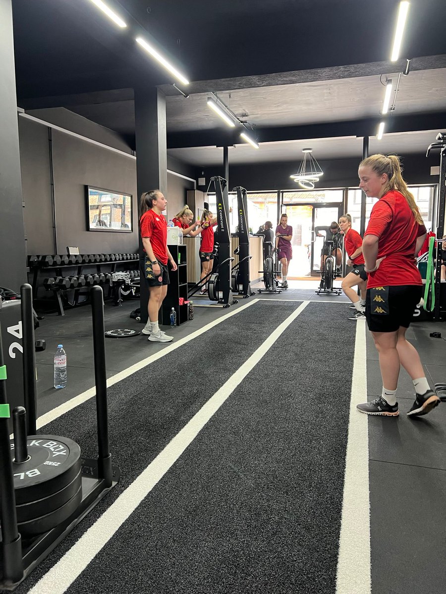 No game this weekend but it doesn’t mean we stop working…🏋️‍♀️👟 🔴⚪️⚫️ #UpTheChats | #InThisTogether