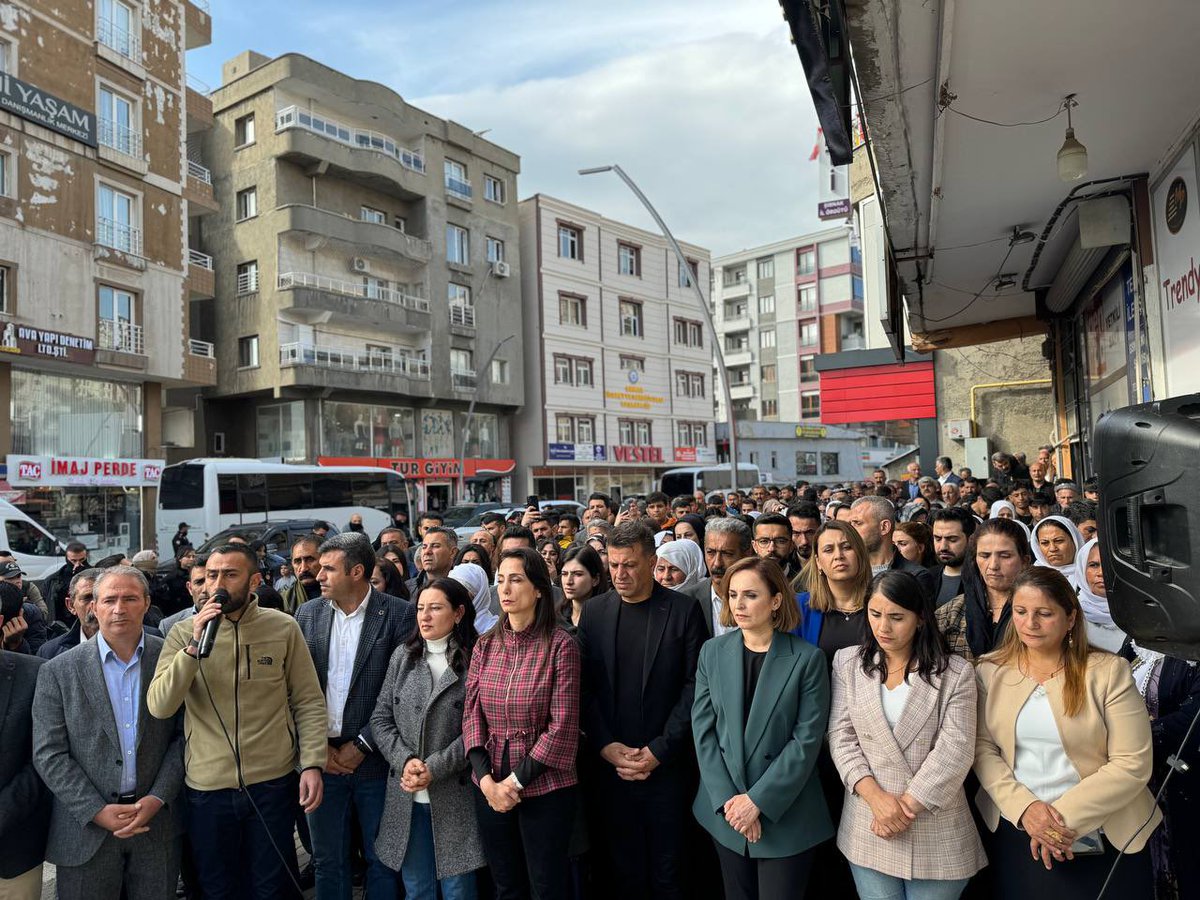 Şırnak’ta Eş Genel Başkanımız Tülay Hatimoğulları’nın katılımı ile seçim hilelerine karşı basın açıklaması gerçekleştirdik.