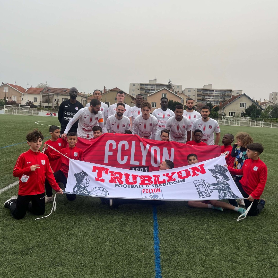 🔴⚪ 𝕃𝕀𝕍𝔼 𝕄𝔸𝕋ℂℍ Début du match au Stade Vuillermet ! 💪 Allez les Gones ! #FCLMOS3R #teamfclyon #foot #football