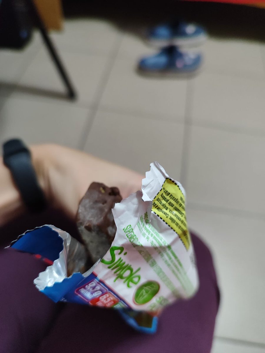 miliditieri's tweet photo. @arcorprensa_ar hola buen día, hoy por la mañana cuando iba a desayunar abrí la barrita y estaba en este estado https://t.co/dmqedW0rpr