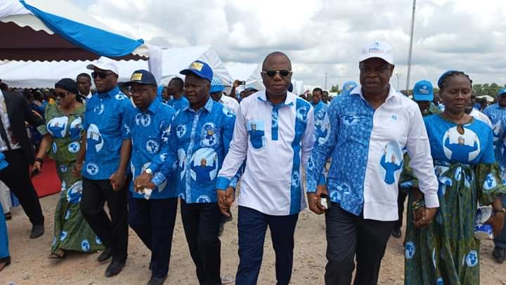 🔹La 2ème fête de renaissance du PPACI à Agboville fut un succès.Le Président #Laurent_Gbagbo a mis l'accent sur le souverainisme : la sortie du franc CFA,la transformation de la CEDEAO et la lutte contre la corruption car,pour lui,les corrompus sont protégés par le colonisateur.