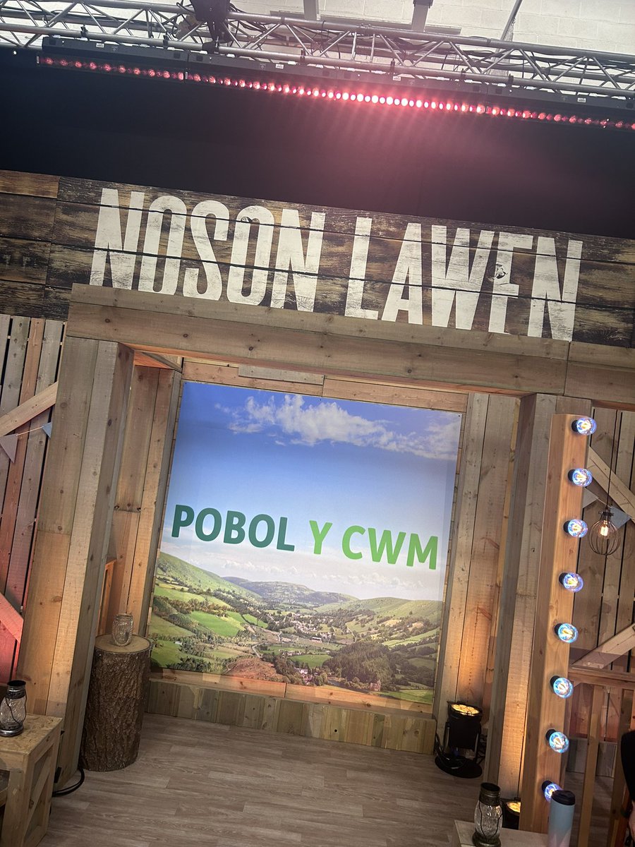 Rhys Jones (@rhysapwilliam) on Twitter photo And now for something completely different! <a href="/nosonlawen/">Noson Lawen</a> Amdani heddi <a href="/pobolycwm/">Pobol y Cwm</a> Dathlu 50 And now for something completely different! <a href="/nosonlawen/">Noson Lawen</a> Amdani heddi <a href="/pobolycwm/">Pobol y Cwm</a> Dathlu 50