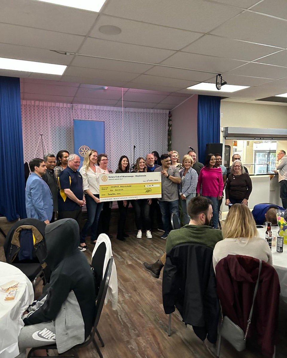 The @RCMeadowvale held a very successful Comedy Night fundraiser in support of @hospicesauga and presented a cheque for $10,000.