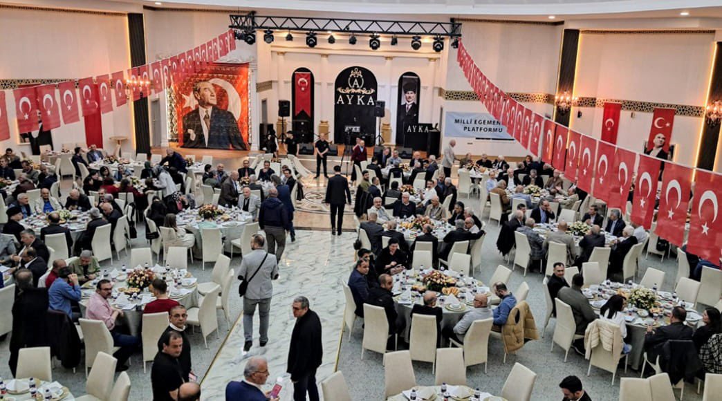 TÜRKÇÜ MANİFESTO Türk Milliyetçiliğinin önde gelen isimlerinden, MHP Aydın eski milletvekili Ali Uzunırmak ve arkadaşları tarafından, ' Milli değerlerimizi korumak ve yaşatmak' için kurulan, Milli Egemenlik Platformu, Kuzey Ankara'daki Ayka Düğün Salonunda ilk toplantısını…