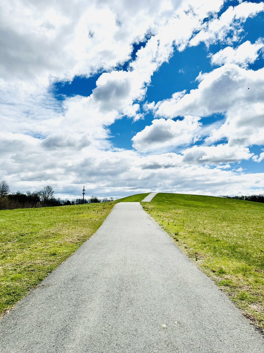 #RunHappy @NCCDE #Parks🏃🏽‍♀️♥️👟 The clouds were incredible yesterday! So much #beauty all around us. Take time to enjoy the #beauty & #magic around us. 💕⭐️🌤️☁️♥️🪄👟