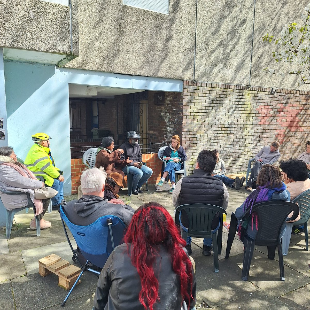 The resistance is in full swing this fine afternoon on the Lesnes Estate. We are honoured by the attendance of @pilcmv letting us in on our rights. YOU GOTTA FIGHT ✊🏿 FOR YOUR RIGHT TO HOUSING! @XRLondon @XRFamilies @HousRebellion