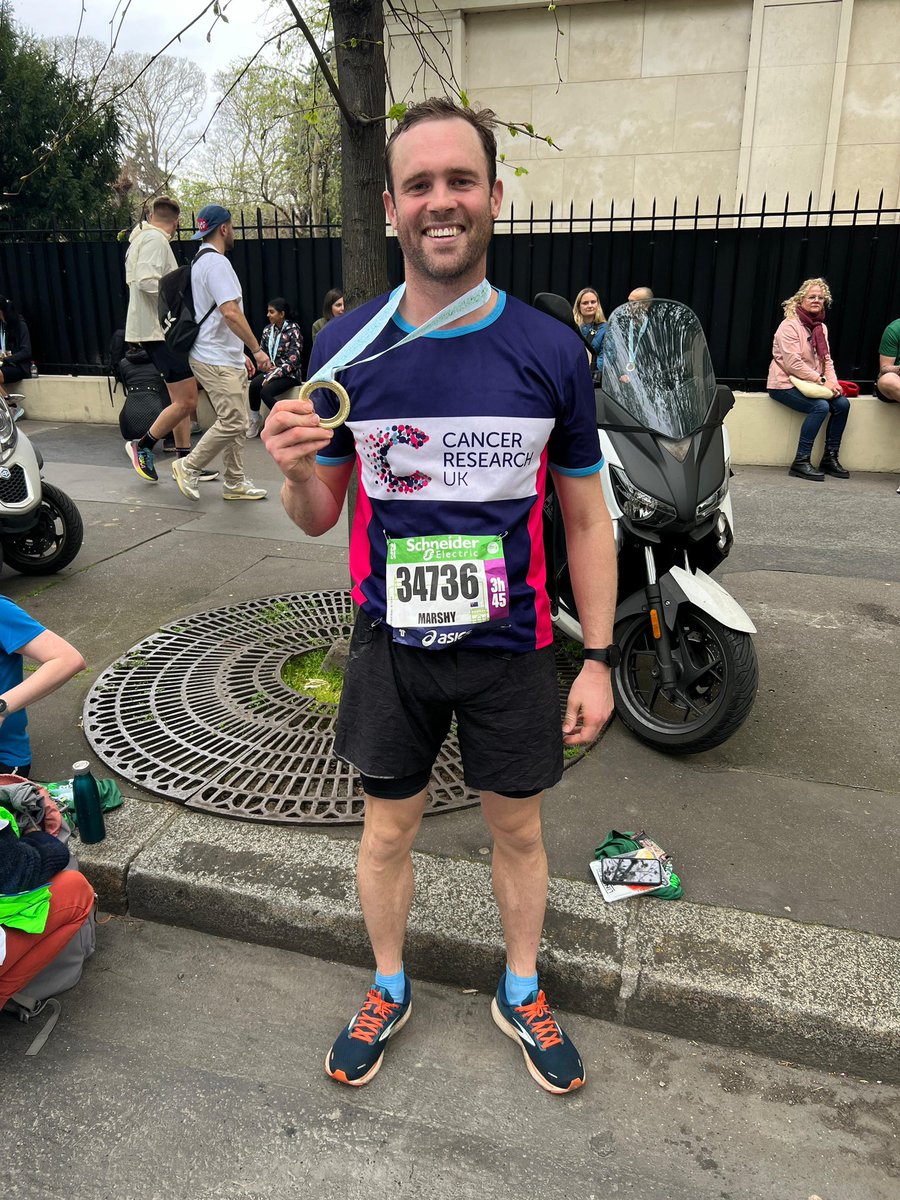 #TeamCRUK à Paris! 🇫🇷 Thank you to Marshy, and everyone else who ran for us in today’s @ParisMarathon! #ParisMarathon