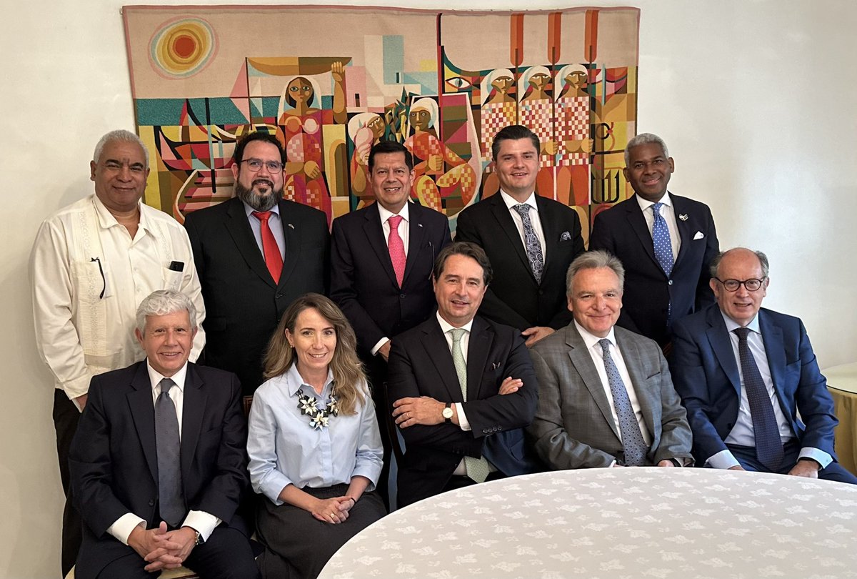 Tive hoje o prazer de organizar o habitual encontro do Grupo dos Embaixadores #IberoAmericanos presentes em Riade 🇦🇷🇨🇺🇩🇴🇸🇻🇪🇸🇲🇽🇵🇪🇵🇹🇻🇪 com a presença especial do Embaixador da Grécia 🇬🇷. @nestrangeiro_pt @SEGIBdigital @Portugal_in_KSA