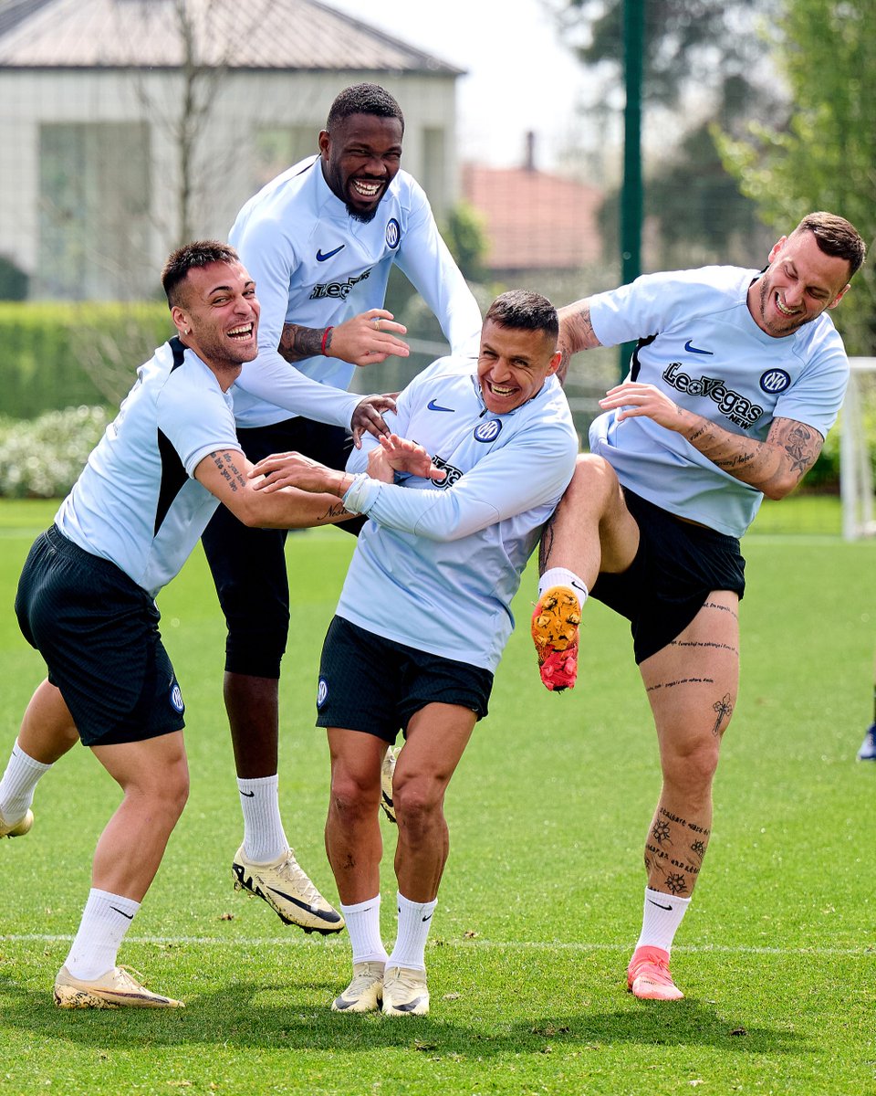 Strike! 🎳🖤💙

#ForzaInter